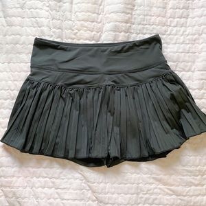 gold hinge type pleated skirt!
